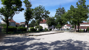 Terrain de pétanque derrière la Médiathèque